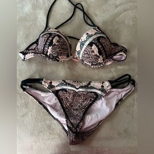 Victoria’s Secret bikini